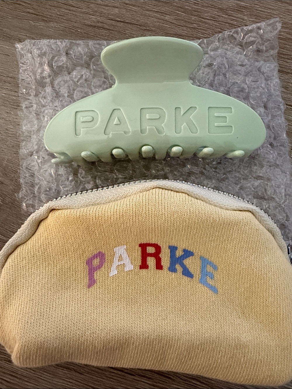 PARKE Seafoam Hair Claw Clip with Matching Pouch